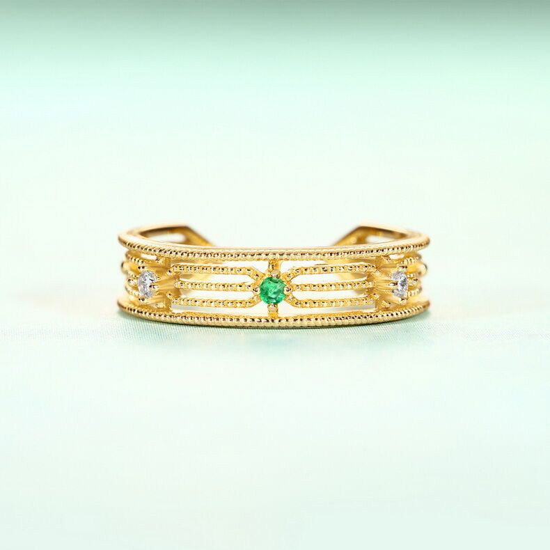 Elegant Emerald S925 Sterling Silver Ring 9k Yellow Gold Plating